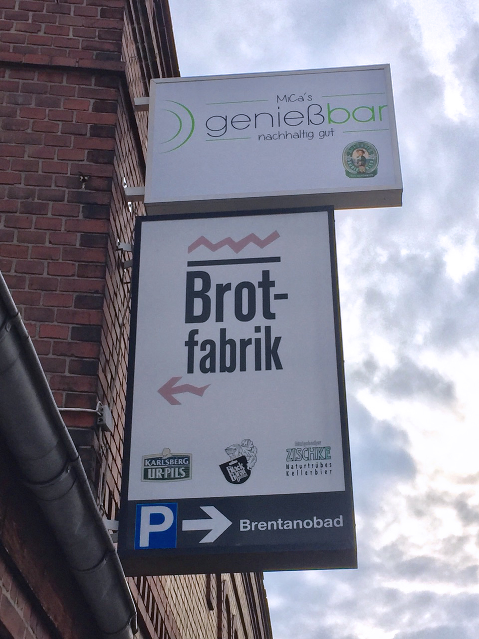 Mica-Schild-Brotfabrik-Weinbar